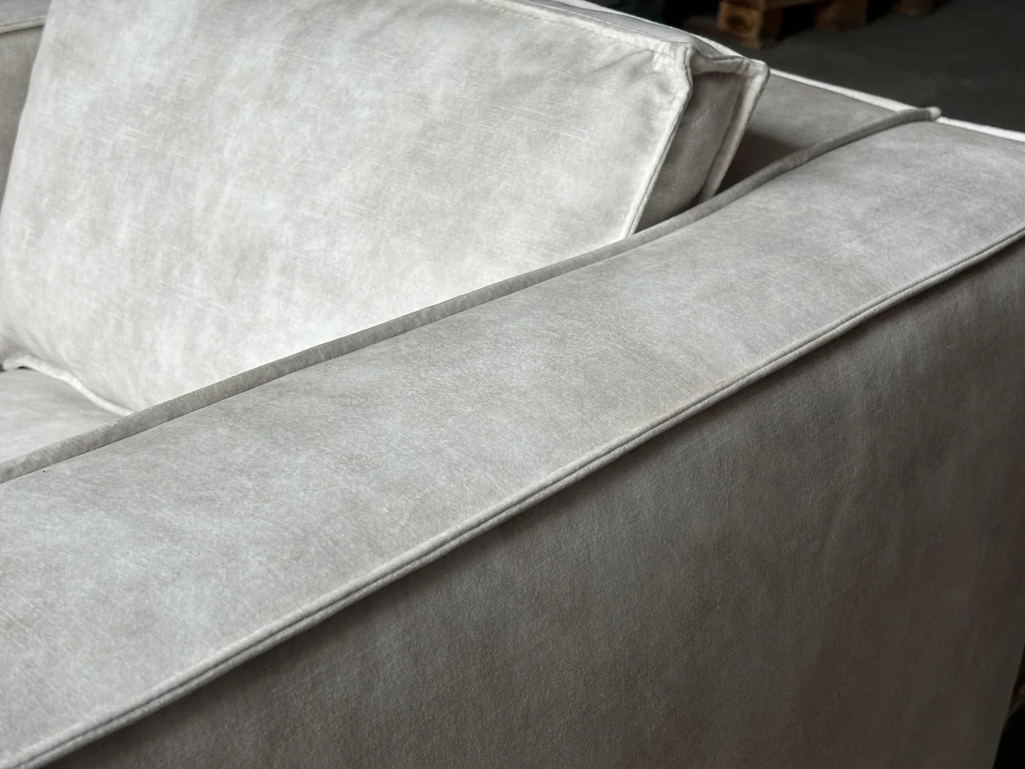 Fotoliu Collin – disponibil pe stoc